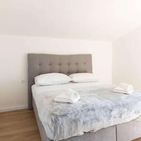 3 Bedroom Pet Friendly In * Dugi Rat