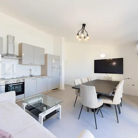 3 Bedroom Pet Friendly In Apartman *